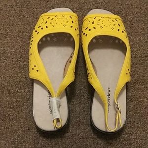 Yellow wedge sandals (New)